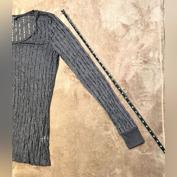 NWOT BKE Grey Sheer Destructed Mesh Long Sleeve Top SZ L - Picture 5 of 7